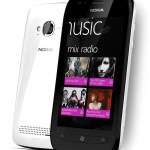 Nokia Lumia 710 in weiß und schwarz